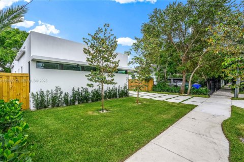 Casa en venta en Miami, Florida, 3 dormitorios, 186.55 m2 № 2002681 - foto 2
