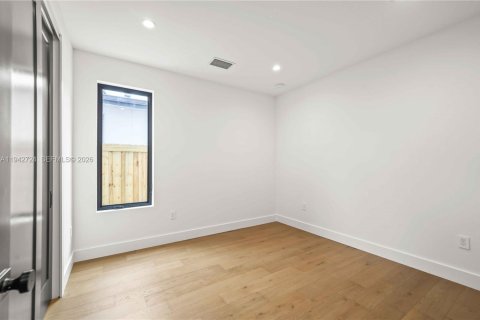 Casa en venta en Miami, Florida, 3 dormitorios, 186.55 m2 № 2002681 - foto 22
