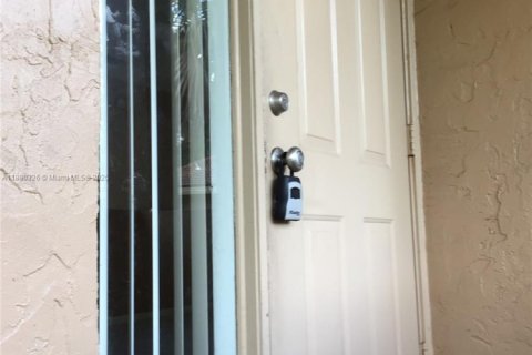 Condominio en alquiler en Coral Springs, Florida, 2 dormitorios, 77.57 m2 № 1944014 - foto 5