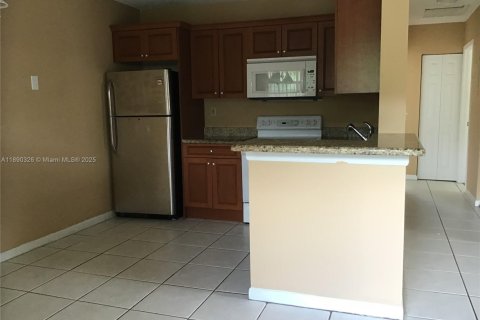 Condominio en alquiler en Coral Springs, Florida, 2 dormitorios, 77.57 m2 № 1944014 - foto 4