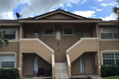 Condominio en alquiler en Coral Springs, Florida, 2 dormitorios, 77.57 m2 № 1944014 - foto 1