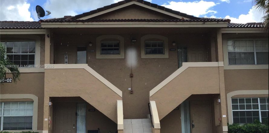 Condominio en Coral Springs, Florida, 2 dormitorios № 1944014