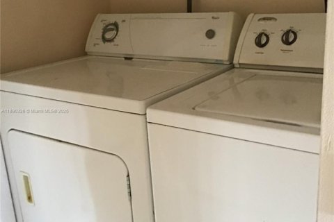 Condominio en alquiler en Coral Springs, Florida, 2 dormitorios, 77.57 m2 № 1944014 - foto 7