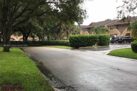 Condominio en alquiler en Coral Springs, Florida, 2 dormitorios, 77.57 m2 № 1944014 - foto 8