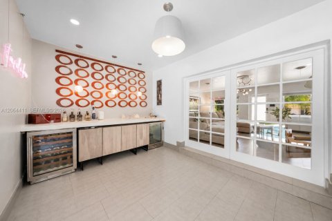 Villa ou maison à vendre à Biscayne Park, Floride: 5 chambres, 361.2 m2 № 2316224 - photo 19