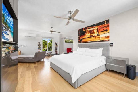 Villa ou maison à vendre à Biscayne Park, Floride: 5 chambres, 361.2 m2 № 2316224 - photo 21