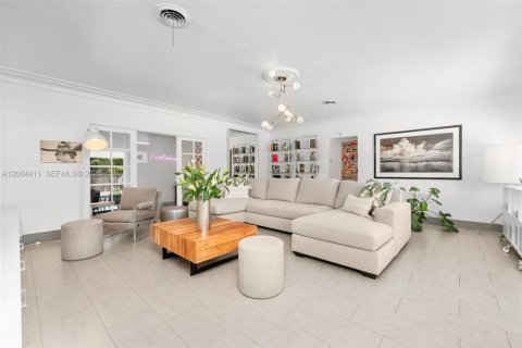 Villa ou maison à vendre à Biscayne Park, Floride: 5 chambres, 361.2 m2 № 2316224 - photo 6
