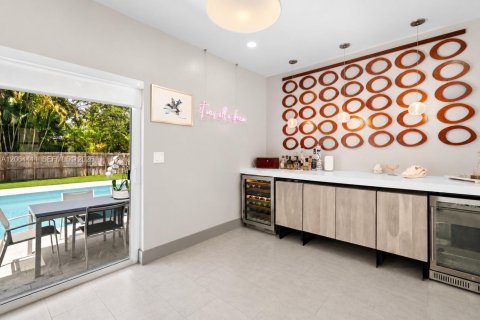 Villa ou maison à vendre à Biscayne Park, Floride: 5 chambres, 361.2 m2 № 2316224 - photo 18