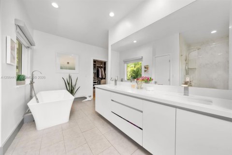 Villa ou maison à vendre à Biscayne Park, Floride: 5 chambres, 361.2 m2 № 2316224 - photo 29
