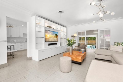 Villa ou maison à vendre à Biscayne Park, Floride: 5 chambres, 361.2 m2 № 2316224 - photo 9