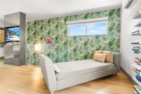 Villa ou maison à vendre à Biscayne Park, Floride: 5 chambres, 361.2 m2 № 2316224 - photo 23