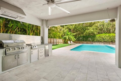 Villa ou maison à vendre à Biscayne Park, Floride: 5 chambres, 361.2 m2 № 2316224 - photo 5