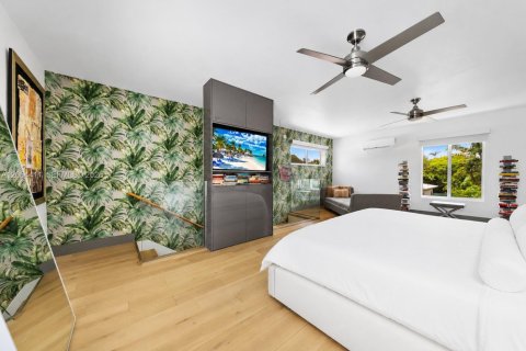 Villa ou maison à vendre à Biscayne Park, Floride: 5 chambres, 361.2 m2 № 2316224 - photo 22