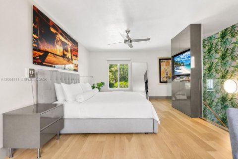 Villa ou maison à vendre à Biscayne Park, Floride: 5 chambres, 361.2 m2 № 2316224 - photo 24