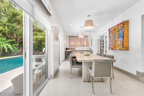 Villa ou maison à vendre à Biscayne Park, Floride: 5 chambres, 361.2 m2 № 2316224 - photo 15