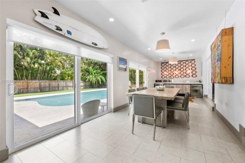 Villa ou maison à vendre à Biscayne Park, Floride: 5 chambres, 361.2 m2 № 2316224 - photo 16