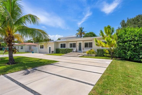Villa ou maison à vendre à Biscayne Park, Floride: 5 chambres, 361.2 m2 № 2316224 - photo 4