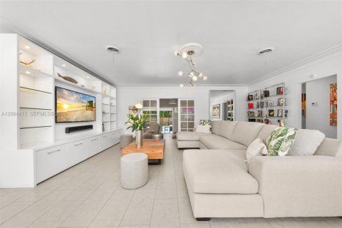 Villa ou maison à vendre à Biscayne Park, Floride: 5 chambres, 361.2 m2 № 2316224 - photo 8