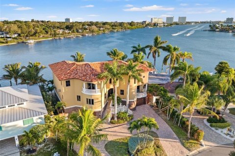 Casa en alquiler en Saint Petersburg, Florida, 5 dormitorios, 417.97 m2 № 1535034 - foto 3