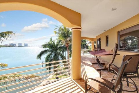 Casa en alquiler en Saint Petersburg, Florida, 5 dormitorios, 417.97 m2 № 1535034 - foto 5