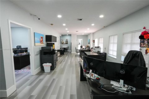 Propiedad comercial en venta en Pinecrest, Florida № 2061711 - foto 22