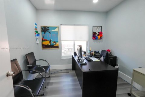 Propiedad comercial en venta en Pinecrest, Florida № 2061711 - foto 21