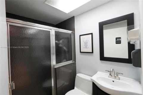 Propiedad comercial en venta en Pinecrest, Florida № 2061711 - foto 15