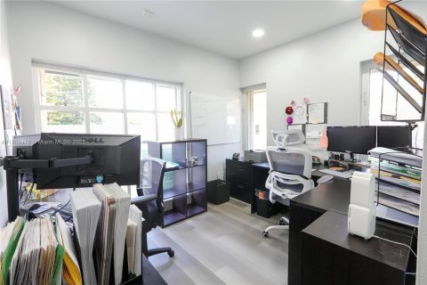 Propiedad comercial en venta en Pinecrest, Florida № 2061711 - foto 27