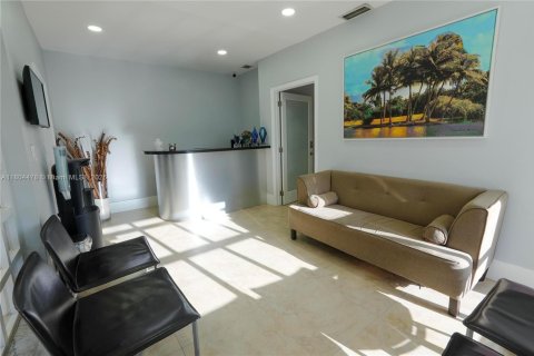 Propiedad comercial en venta en Pinecrest, Florida № 2061711 - foto 10