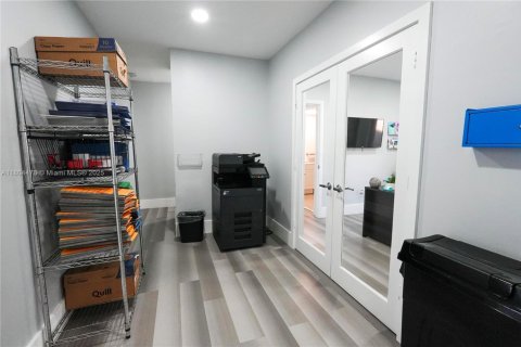 Propiedad comercial en venta en Pinecrest, Florida № 2061711 - foto 24