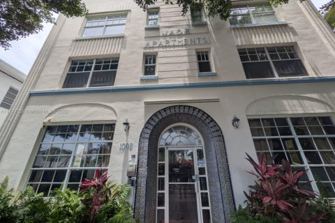 Снять в аренду кондоминиум в Майами-Бич, Флорида 1 спальня, 63.17м2, № 1857443 - фото 1