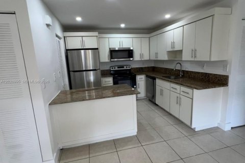 Touwnhouse à louer à Sunrise, Floride: 3 chambres, 107.21 m2 № 2085799 - photo 8
