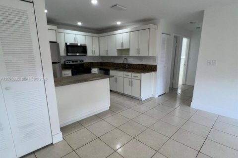 Touwnhouse à louer à Sunrise, Floride: 3 chambres, 107.21 m2 № 2085799 - photo 10
