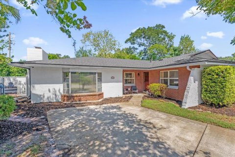House in Casselberry, Florida 3 bedrooms, 166.67 sq.m. № 1855914 - photo 2