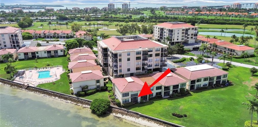 Condominio en Saint Petersburg, Florida, 2 dormitorios № 1773986