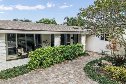 Casa en venta en Hollywood, Florida, 3 dormitorios, 179.77 m2 № 1983845 - foto 1