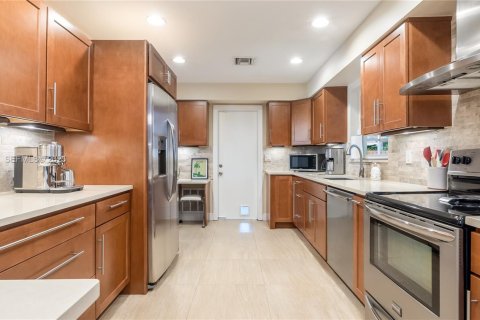 Casa en venta en Hollywood, Florida, 3 dormitorios, 179.77 m2 № 1983845 - foto 17