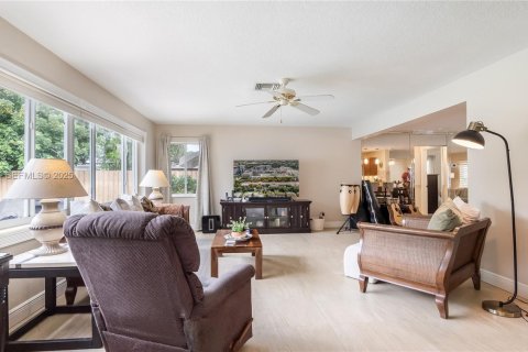 Casa en venta en Hollywood, Florida, 3 dormitorios, 179.77 m2 № 1983845 - foto 21
