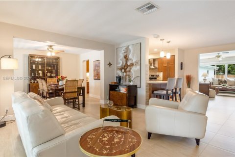 Casa en venta en Hollywood, Florida, 3 dormitorios, 179.77 m2 № 1983845 - foto 8