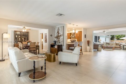 Casa en venta en Hollywood, Florida, 3 dormitorios, 179.77 m2 № 1983845 - foto 11