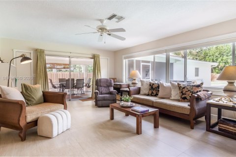 Casa en venta en Hollywood, Florida, 3 dormitorios, 179.77 m2 № 1983845 - foto 19