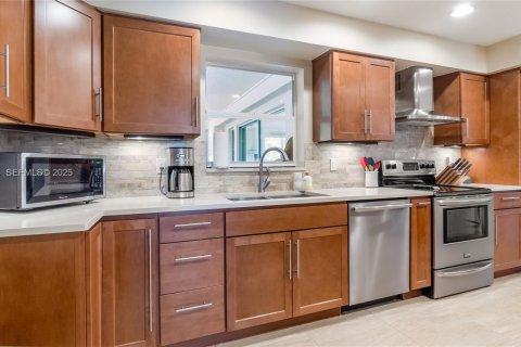 Casa en venta en Hollywood, Florida, 3 dormitorios, 179.77 m2 № 1983845 - foto 16