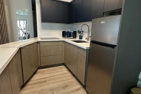 Condo in Fort Lauderdale, Florida, 1 bedroom  № 1861476 - photo 3