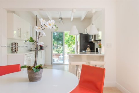 Propiedad comercial en venta en Miami, Florida, 216.56 m2 № 2008269 - foto 8