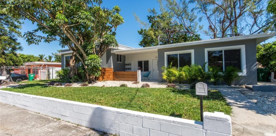 Propiedad comercial en Miami, Florida 216.56 m2 № 2008269