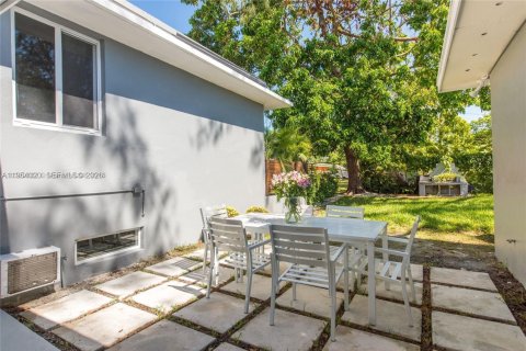 Propiedad comercial en venta en Miami, Florida, 216.56 m2 № 2008269 - foto 3