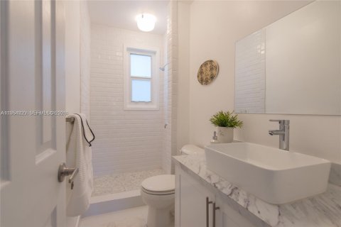 Propiedad comercial en venta en Miami, Florida, 216.56 m2 № 2008269 - foto 12