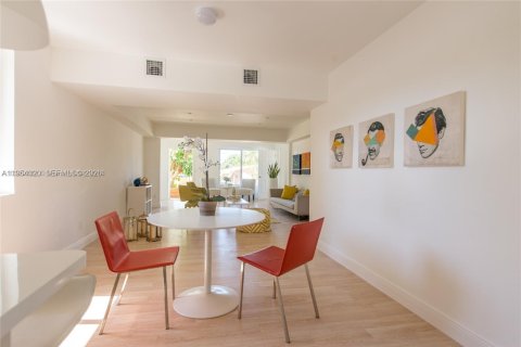 Propiedad comercial en venta en Miami, Florida, 216.56 m2 № 2008269 - foto 11