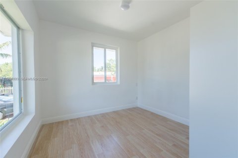 Propiedad comercial en venta en Miami, Florida, 216.56 m2 № 2008269 - foto 14