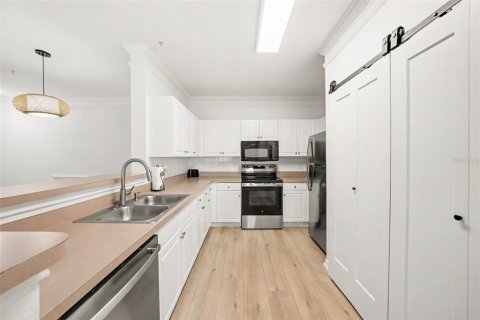 Condo in Tampa, Florida, 2 bedrooms № 2420614 - photo 13